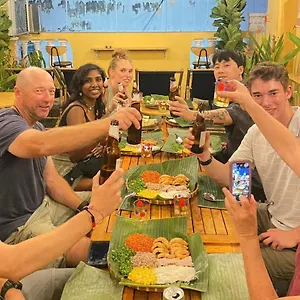호스텔 Saigon Authentic Hostel - Walking Neighborhood & City Tour, Cooking Class, Free Fresh Breakfast, Gym & Rooftop Billiard